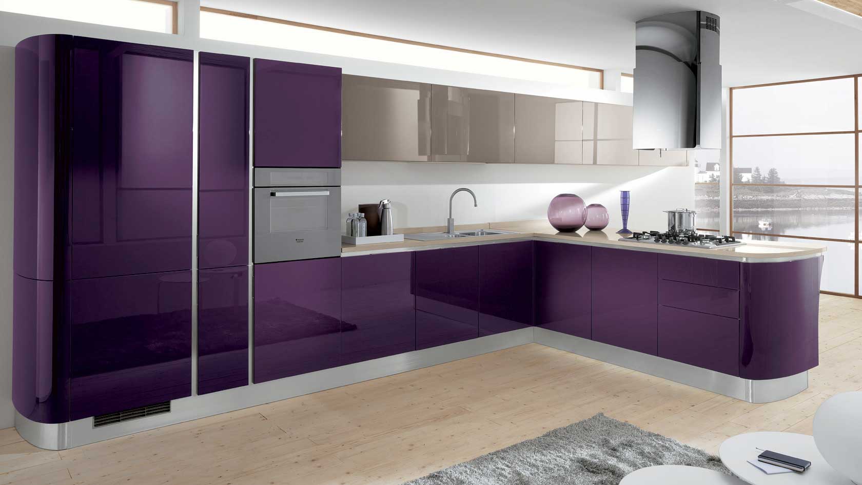 Фиолетовая кухня без ручек