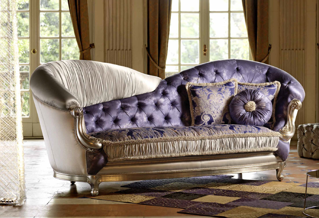 Классический диван из комбинированного материала