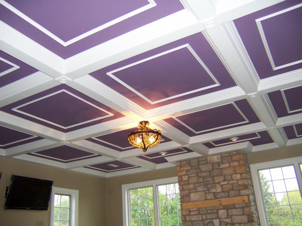 Гипсовый фиолетовый потолок
