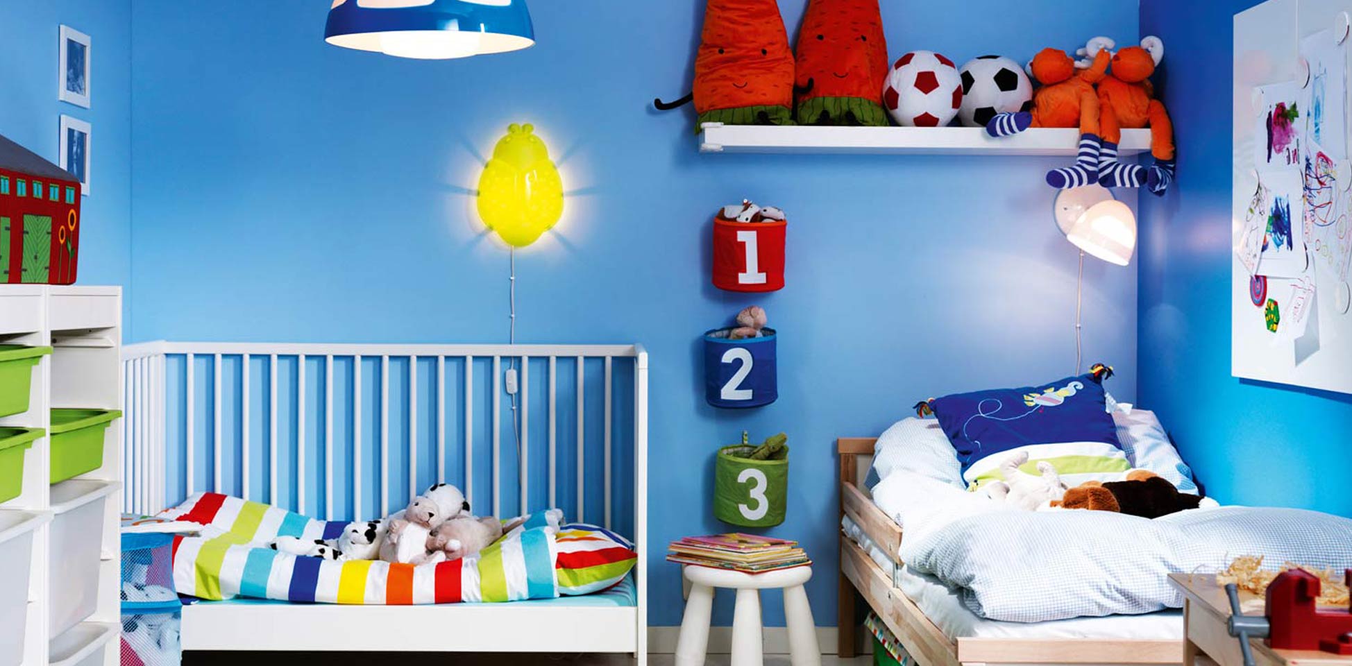 Детская комната для мальчика голубая