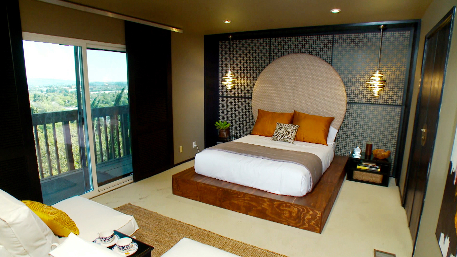 Кровать подиум в китайском стиле