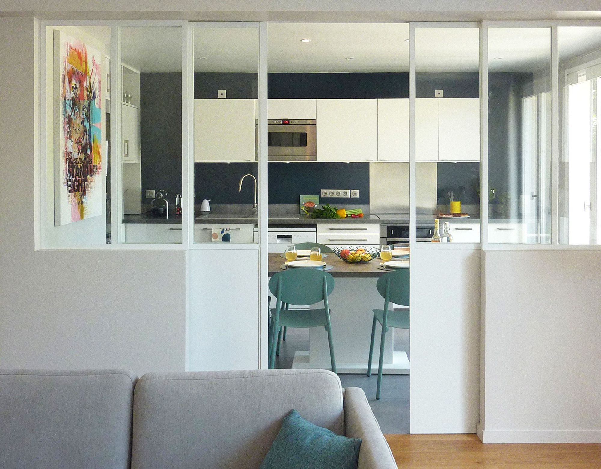 Дизайн кухни гостиной с дверями