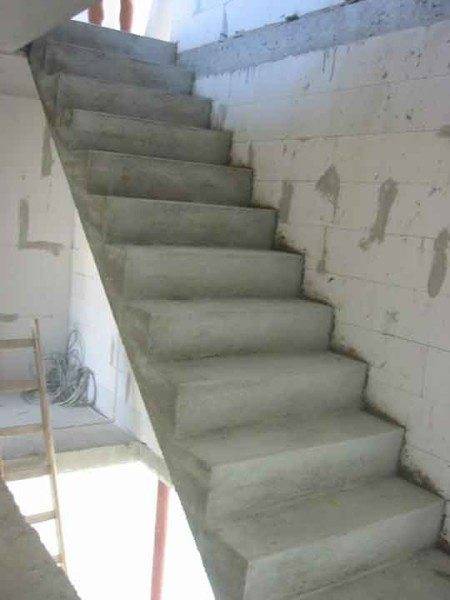 Лестницу из бетона можно построить своими руками