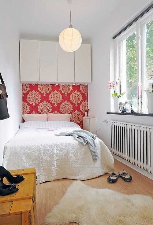 Маленькая спальня с красным