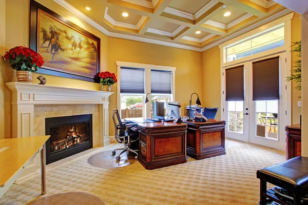 Роскошный интерьер комнаты офиса — стоковое фото