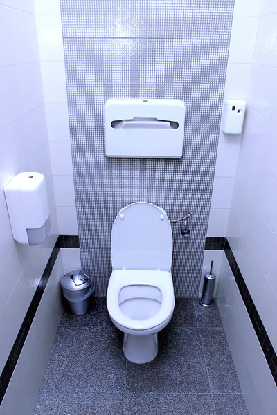 Общественный туалет кабины — стоковое фото