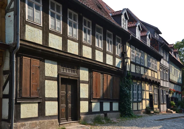 Старые фахверковые дома в городе Кведлинбург — стоковое фото