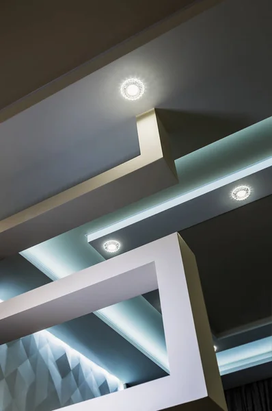 Подвесной потолок и гипсокартона строительство в декоре — стоковое фото