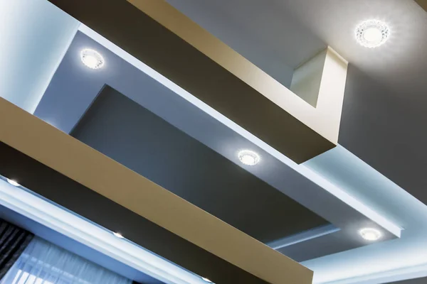 Подвесной потолок и гипсокартона строительство в декоре — стоковое фото