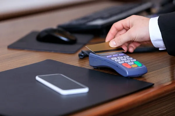 Cropped Image Businessman Paying Credit Card Hotel — стоковое фото