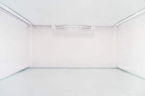 Холодильник Пустой Открытыми Интерьер Фона — стоковое фото
