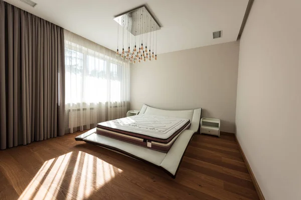 Interior Modern Bedroom Bed Light Bulbs Ceiling — стоковое фото