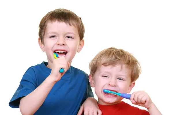 Чистить зубы — стоковое фото