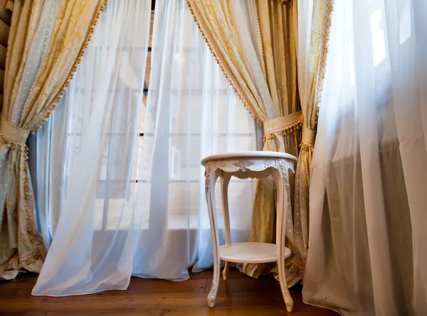 Интерьер спальни роскошных ретро — стоковое фото