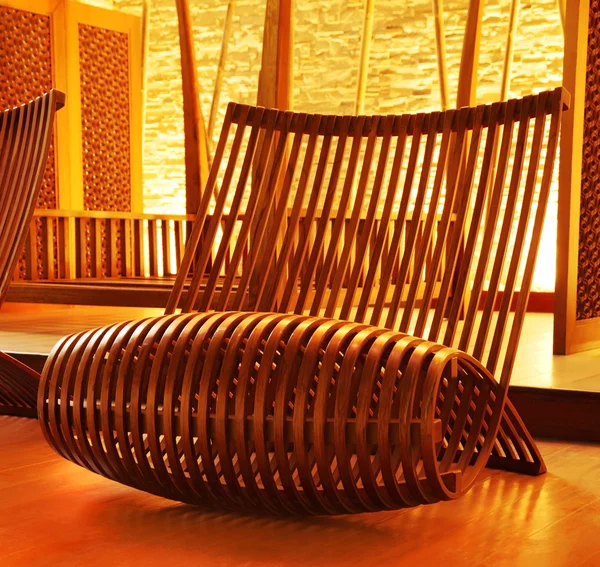 Деревянные современные конструированный стул — стоковое фото