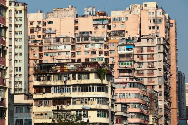 Старый жилой дом в Гонконге — стоковое фото