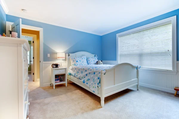 Синий девочек дети интерьер спальни — стоковое фото