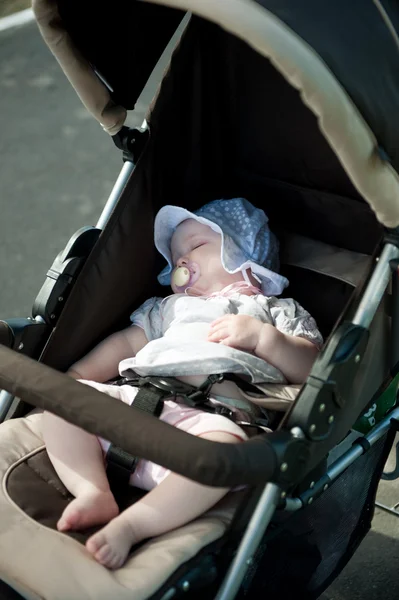 Спящая Детская коляска — стоковое фото