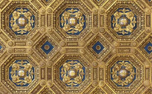 Золотая крыша в Палаццо Веккьо — стоковое фото