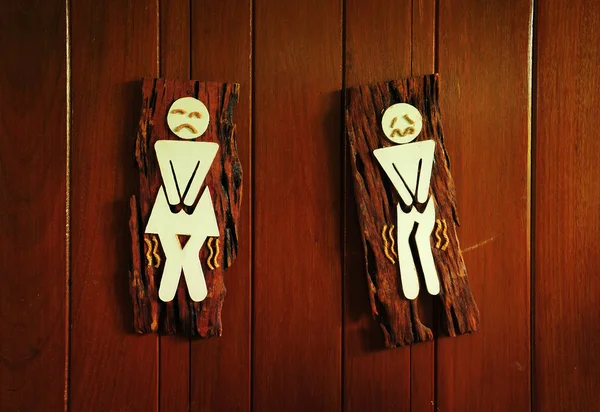 Смешные знаки Туалет на дровах — стоковое фото