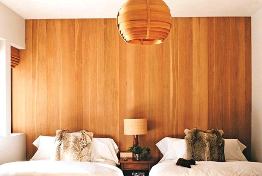Деревянные обои шпон в спальне 